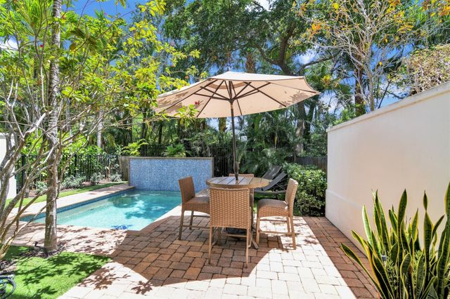 206 Mariner Court, North Palm Beach, FL 33408