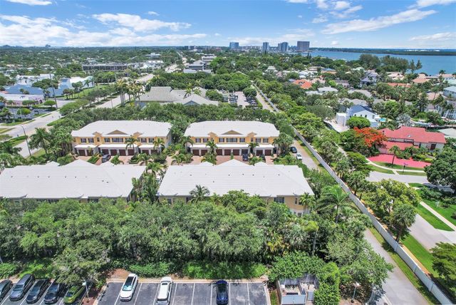 206 Mariner Court, North Palm Beach, FL 33408