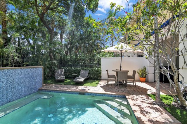 206 Mariner Court, North Palm Beach, FL 33408