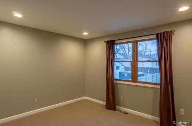 4022 Hazelett Drive, Waterford Charter Township, MI 48328