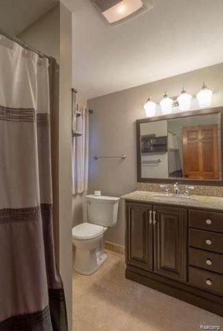 4022 Hazelett Drive, Waterford Charter Township, MI 48328