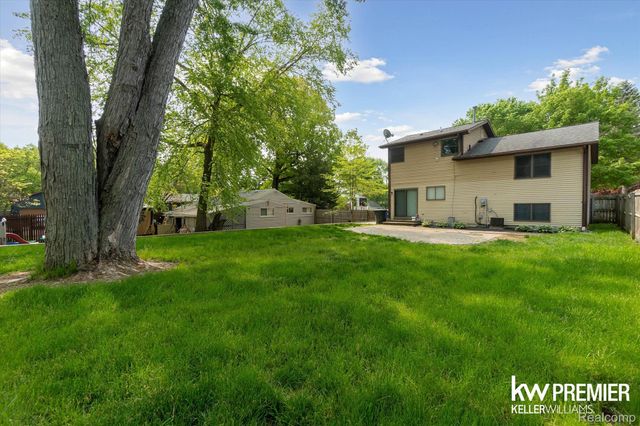 4022 Hazelett Drive, Waterford Charter Township, MI 48328