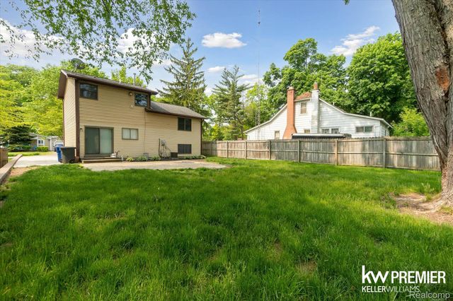 4022 Hazelett Drive, Waterford Charter Township, MI 48328