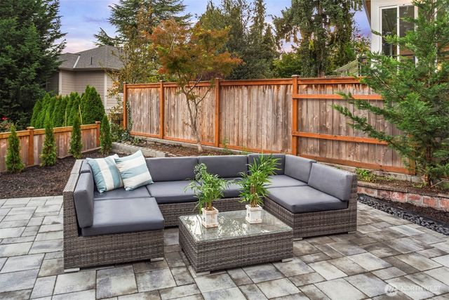 10045 NE 15th Street, Bellevue, WA 98004