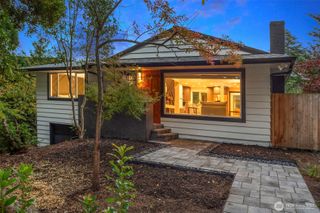 10045 NE 15th Street, Bellevue, WA 98004