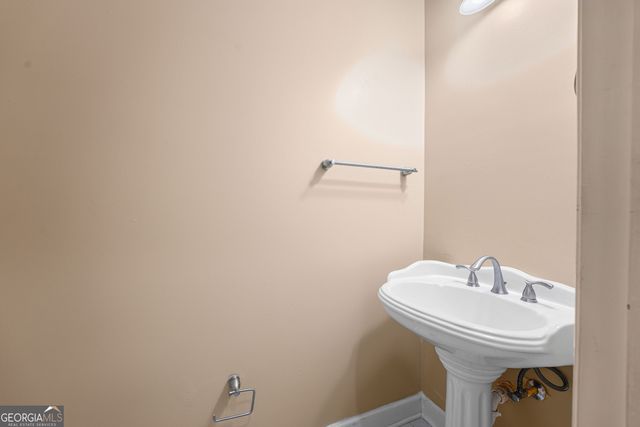 421 Creekside Drive, Gray, GA 31032