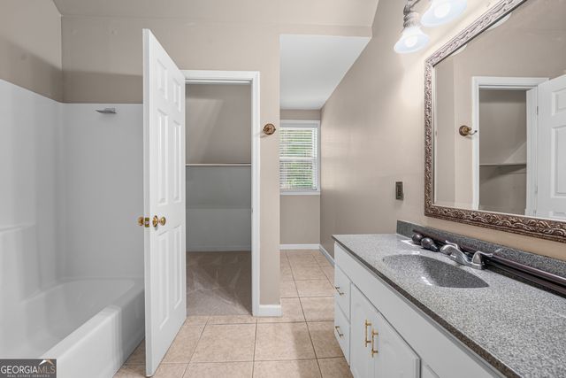 421 Creekside Drive, Gray, GA 31032