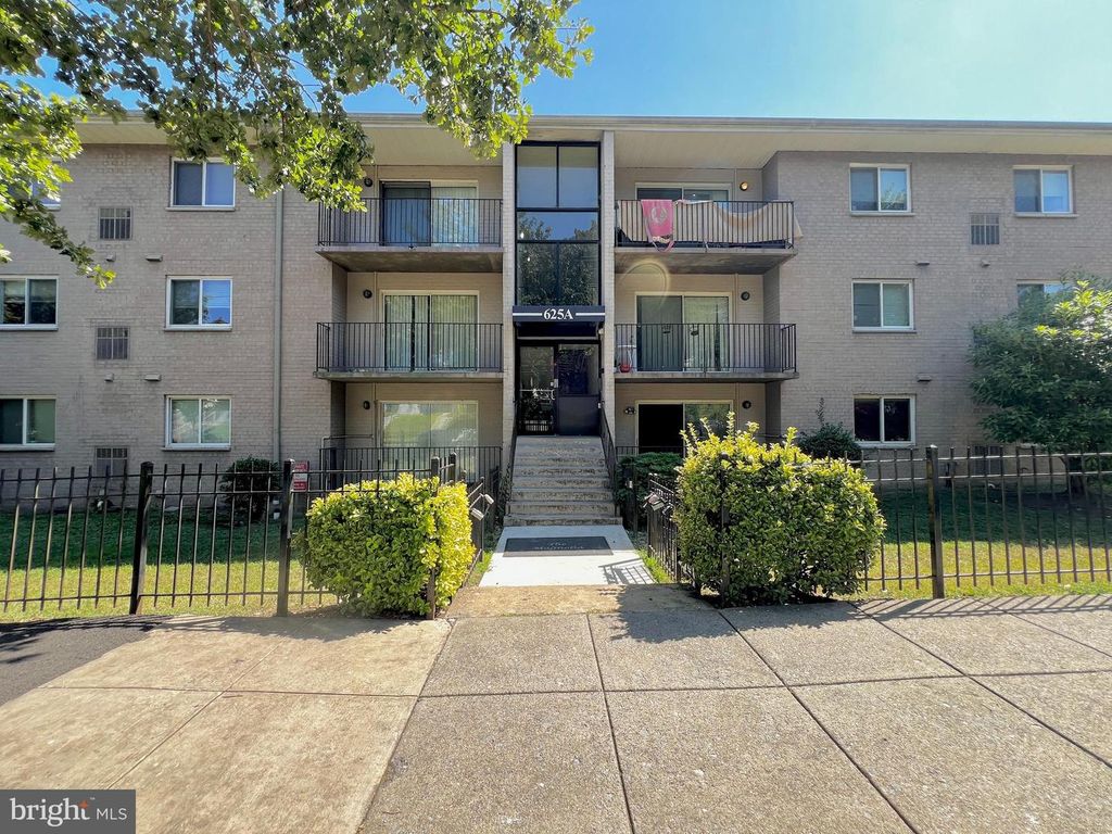 625 CHESAPEAKE ST SE #301, Washington, DC 20032