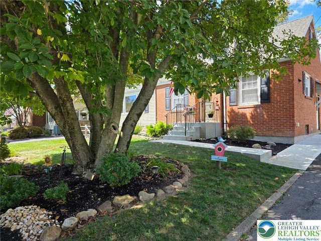 2737 Spring Garden Street, Palmer Twp, PA 18042