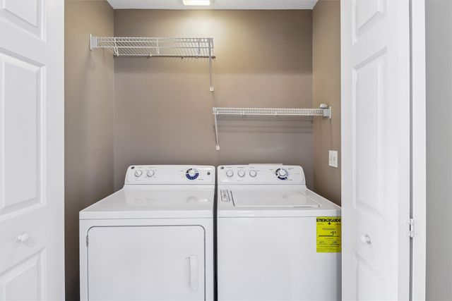 1240 S 52nd Street 507, West Des Moines, IA 50265