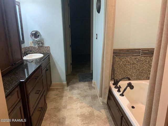 330 Dunvegan Court, Lafayette, LA 70503