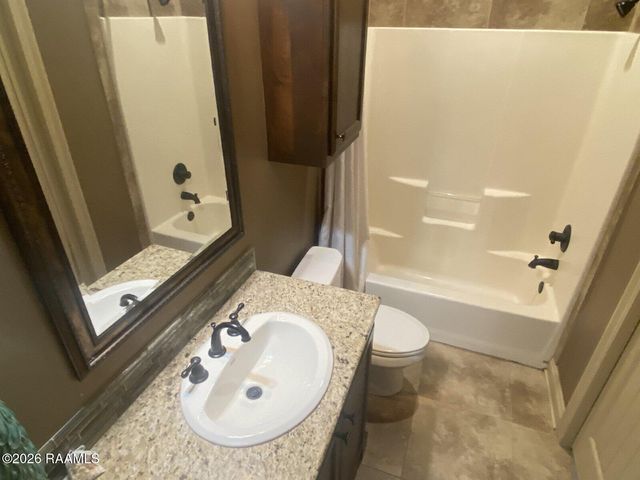 330 Dunvegan Court, Lafayette, LA 70503