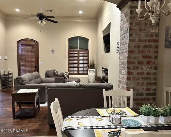 330 Dunvegan Court, Lafayette, LA 70503