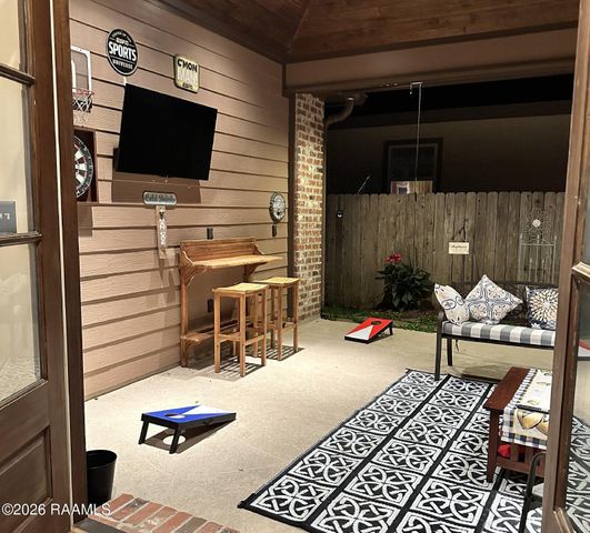 330 Dunvegan Court, Lafayette, LA 70503