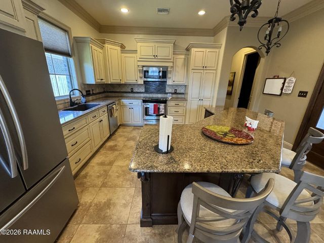 330 Dunvegan Court, Lafayette, LA 70503