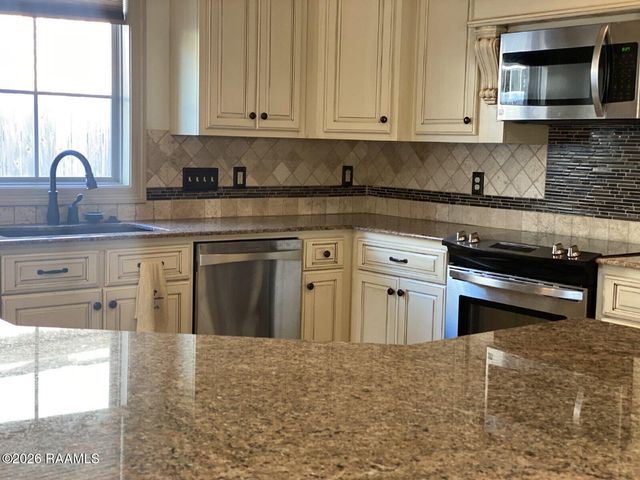 330 Dunvegan Court, Lafayette, LA 70503