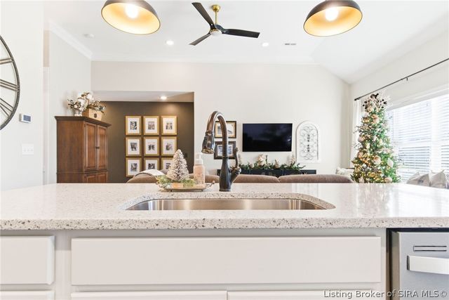 2073 Prestwick Place, Henryville, IN 47126