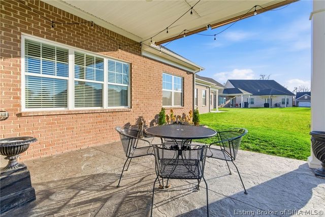 2073 Prestwick Place, Henryville, IN 47126