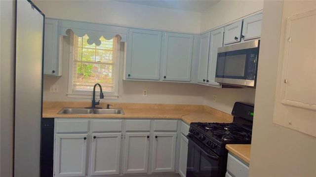 579 Hambrick Square, Stone Mountain, GA 30083