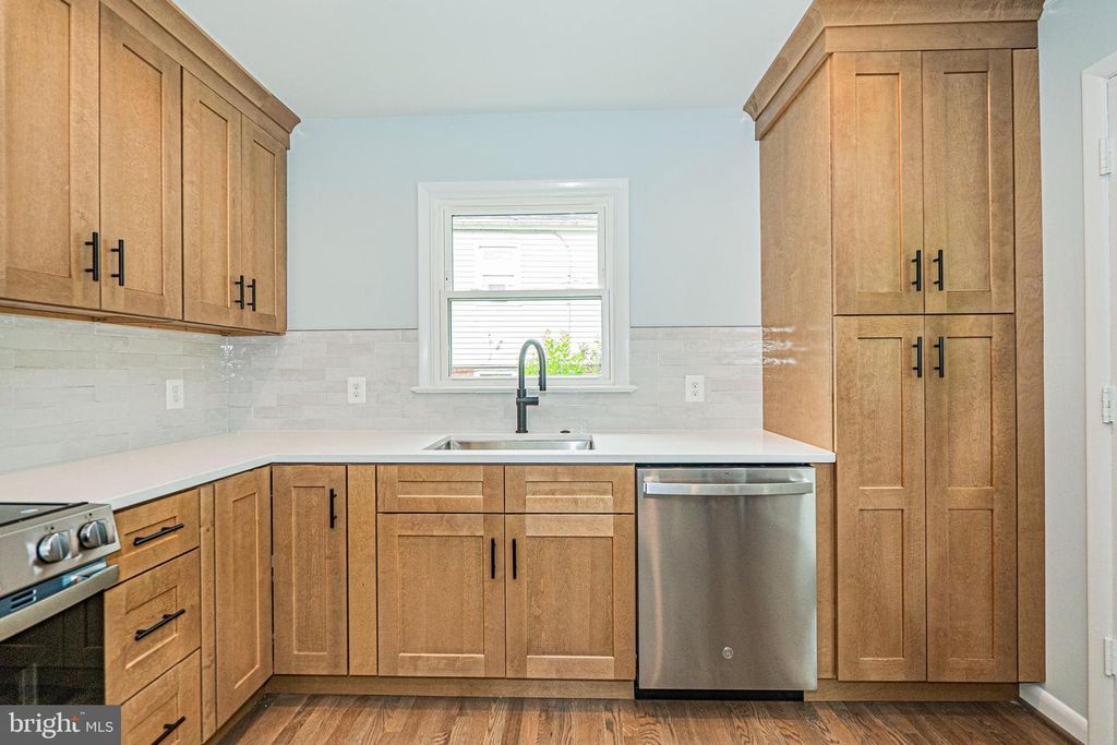 Image 10 of property listing at 3901 SPRUELL DR, Kensington, MD 20895