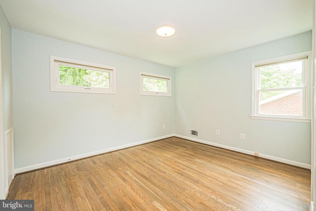 Image 16 of property listing at 3901 SPRUELL DR, Kensington, MD 20895