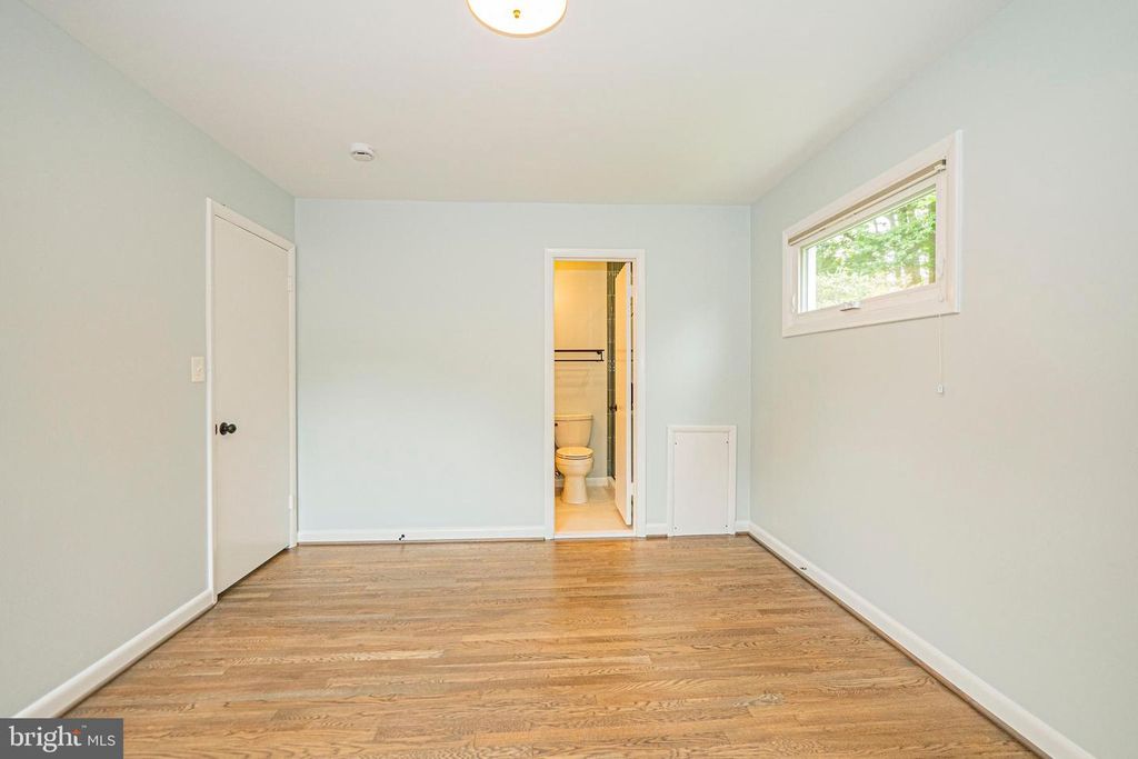 Image 18 of property listing at 3901 SPRUELL DR, Kensington, MD 20895