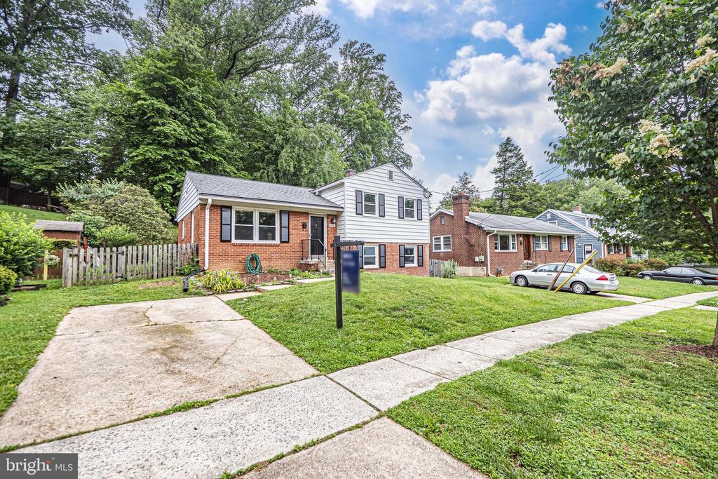 Image 2 of property listing at 3901 SPRUELL DR, Kensington, MD 20895