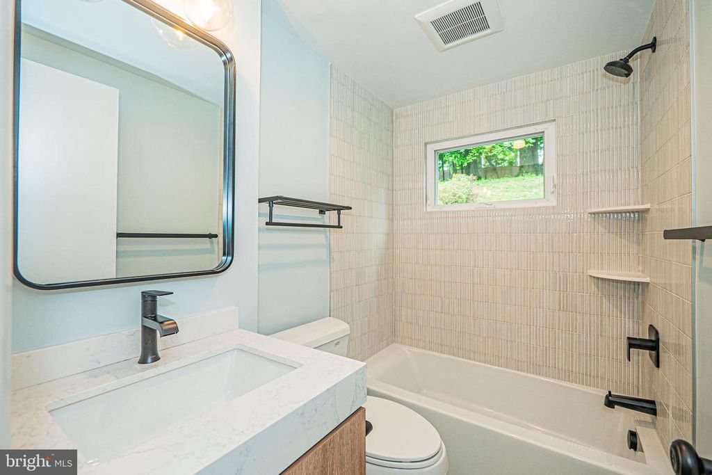 Image 29 of property listing at 3901 SPRUELL DR, Kensington, MD 20895