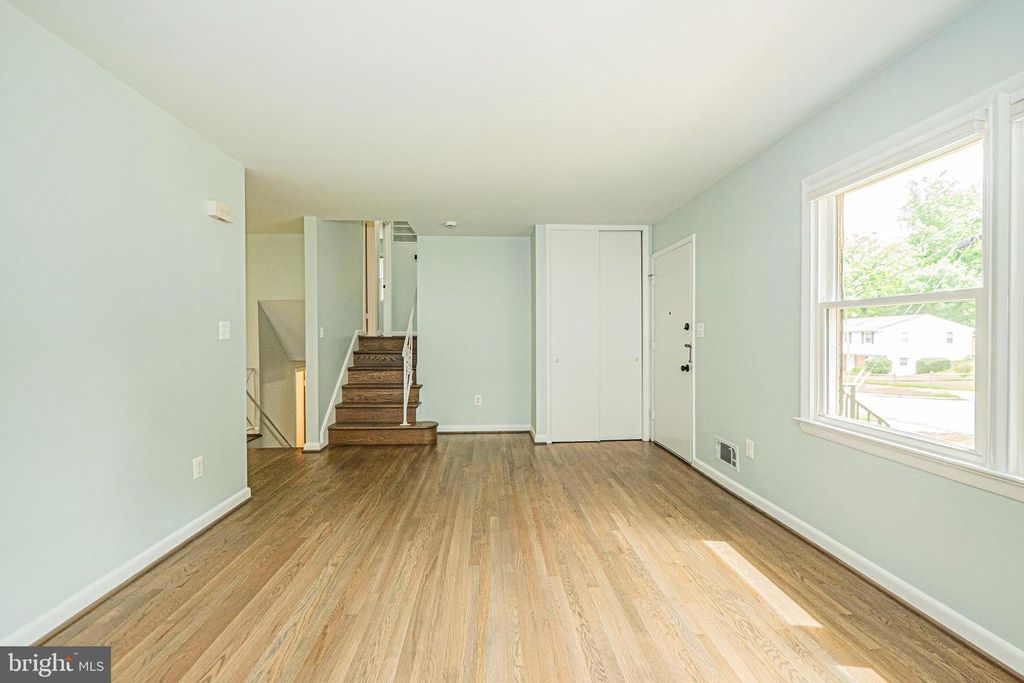 Image 6 of property listing at 3901 SPRUELL DR, Kensington, MD 20895