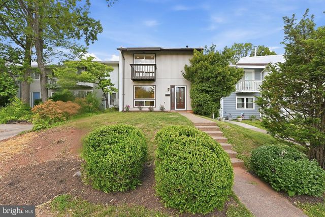 208 WILLOW TER, Sterling, VA 20164