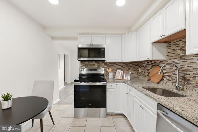 208 WILLOW TER, Sterling, VA 20164