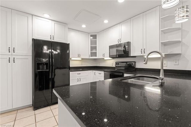 6414 Royal Woods DR, Fort Myers, FL 33908