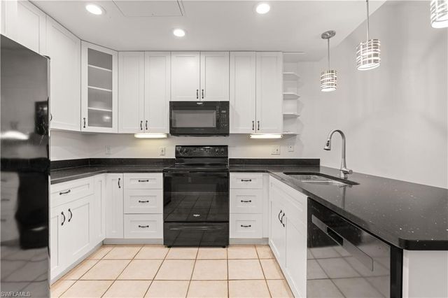6414 Royal Woods DR, Fort Myers, FL 33908