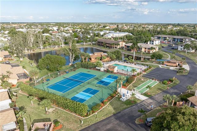 6414 Royal Woods DR, Fort Myers, FL 33908