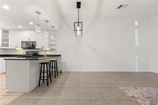 6414 Royal Woods DR, Fort Myers, FL 33908