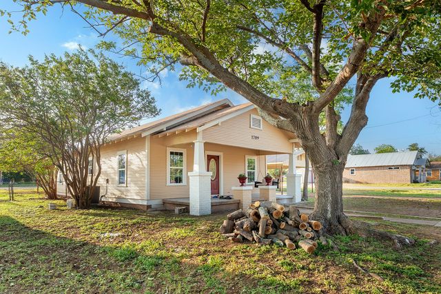 1709 S Blackburn Street, Brady, TX 76825