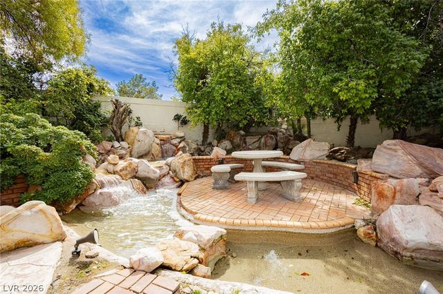 32 Princeville Lane, Las Vegas, NV 89113