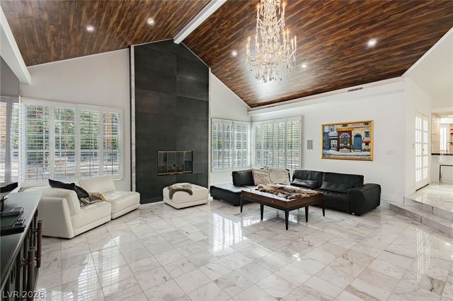 32 Princeville Lane, Las Vegas, NV 89113