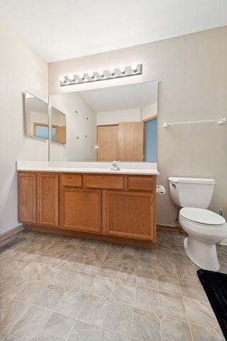 640 Lincoln Station Drive, Oswego, IL 60543