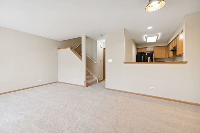 640 Lincoln Station Drive, Oswego, IL 60543