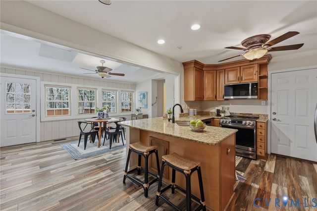 3212 Fox Chase Dr, Midlothian, VA 23112