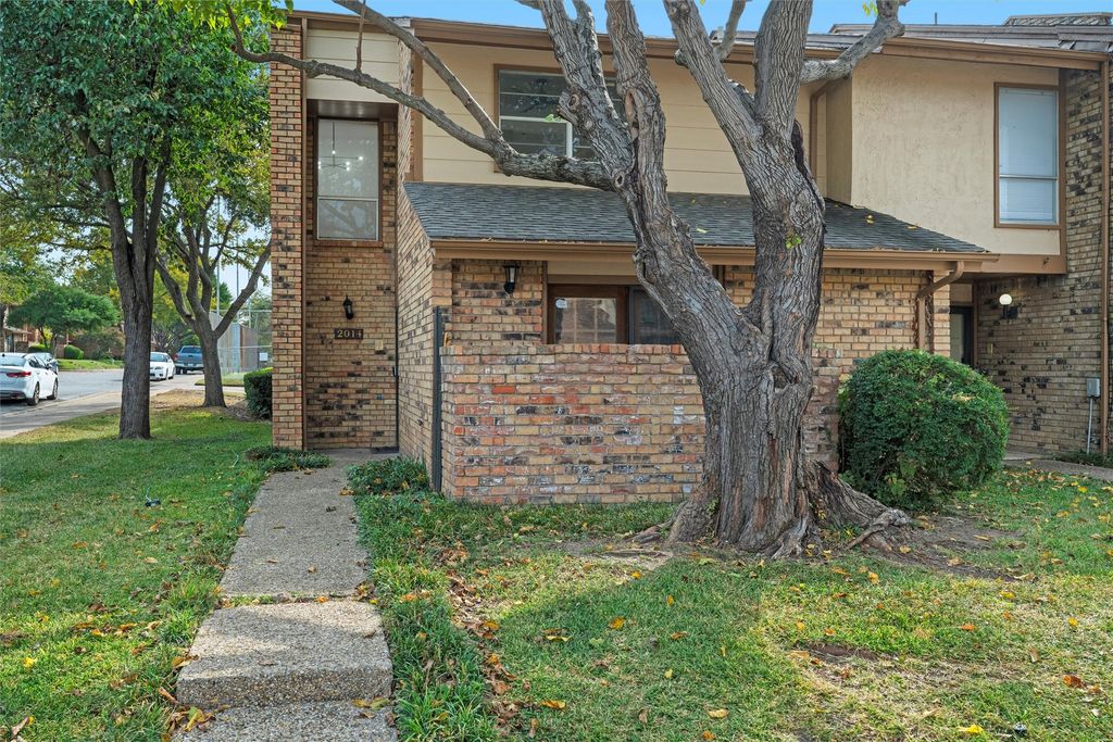 2014 Warnford Place, Arlington, TX 76015