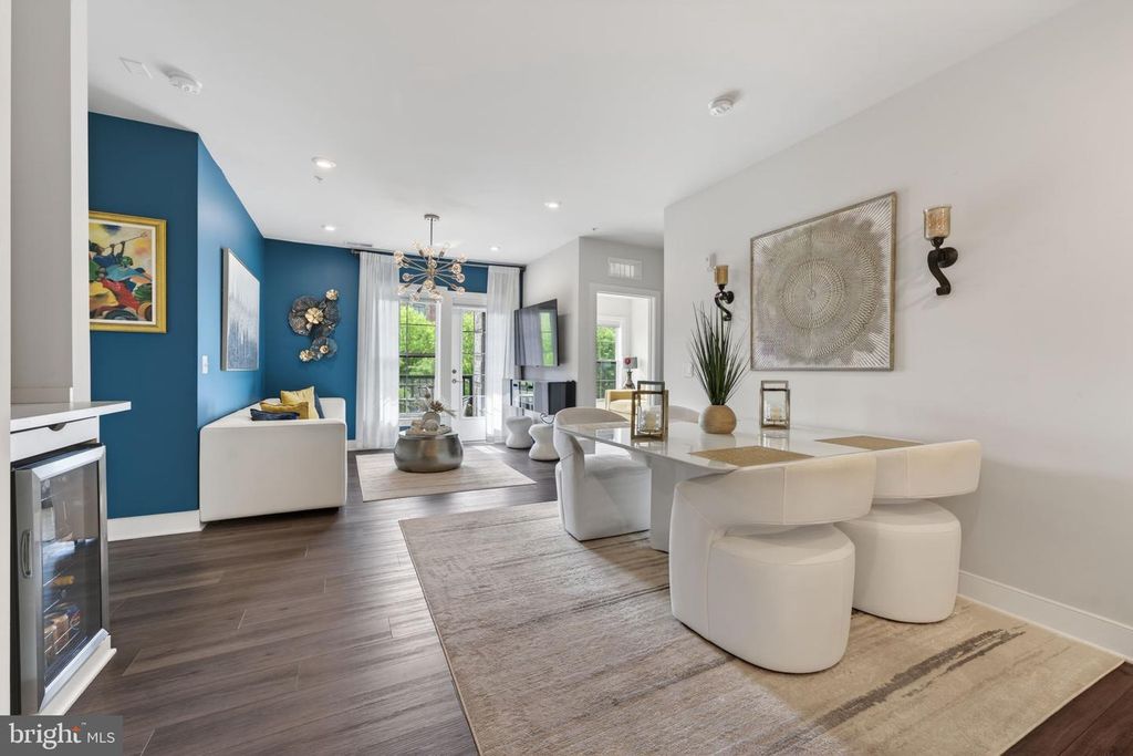Image 10 of property listing at 102 SAINT IVES PL #305, Oxon Hill, MD 20745