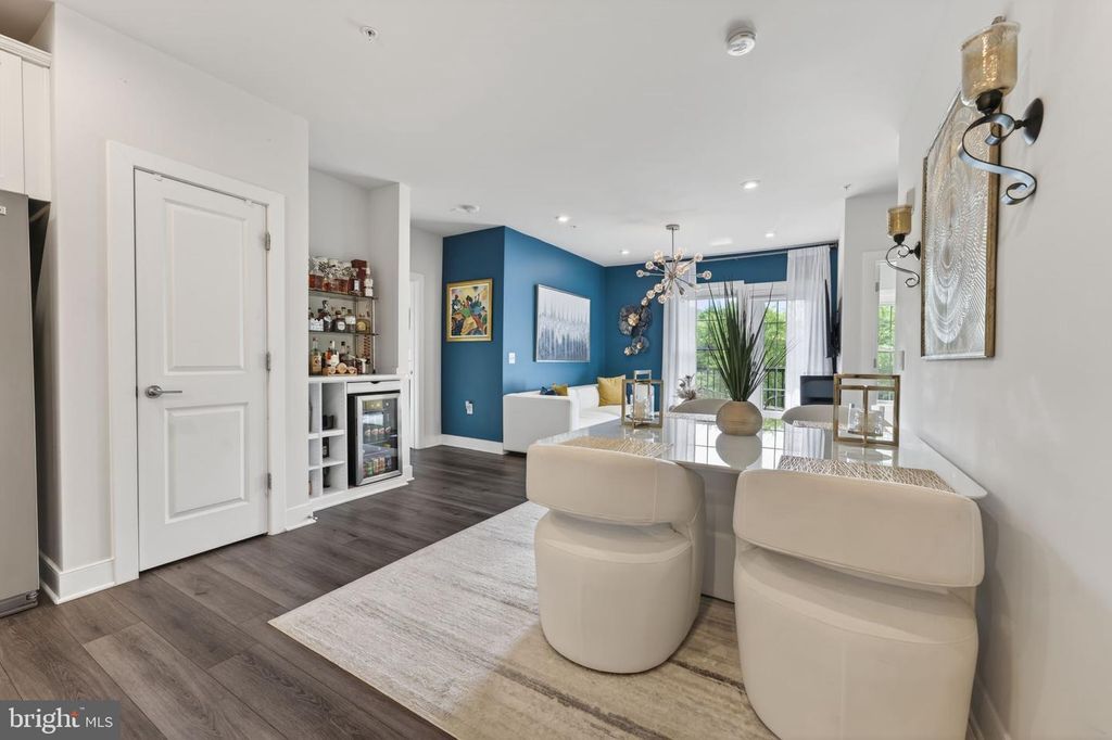Image 11 of property listing at 102 SAINT IVES PL #305, Oxon Hill, MD 20745