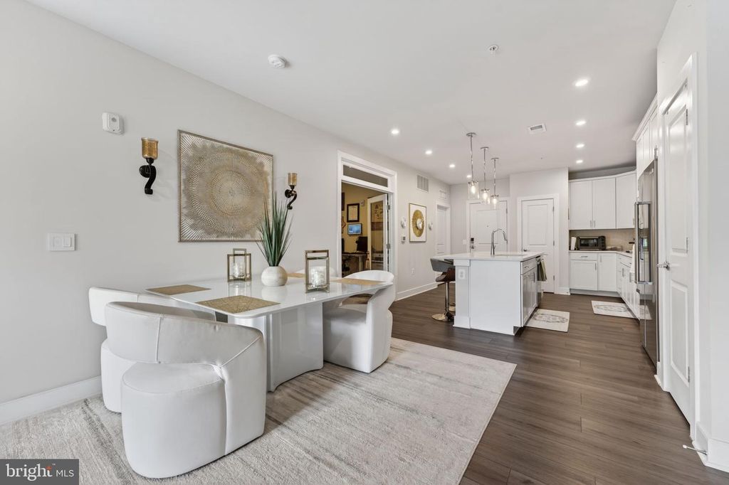 Image 13 of property listing at 102 SAINT IVES PL #305, Oxon Hill, MD 20745
