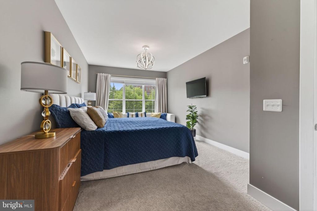 Image 22 of property listing at 102 SAINT IVES PL #305, Oxon Hill, MD 20745