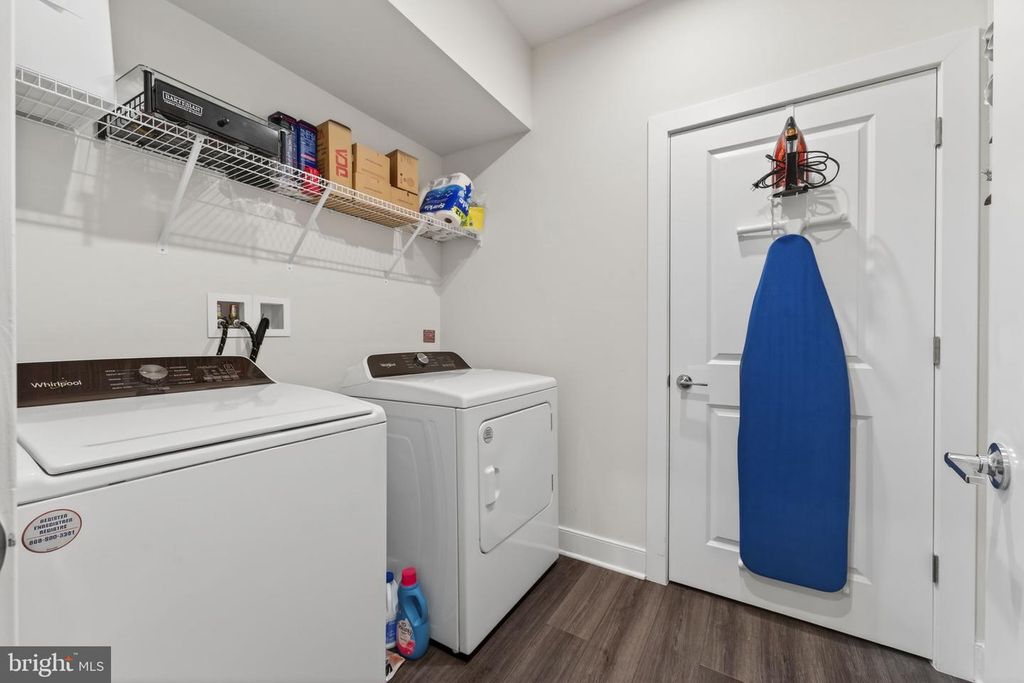 Image 26 of property listing at 102 SAINT IVES PL #305, Oxon Hill, MD 20745
