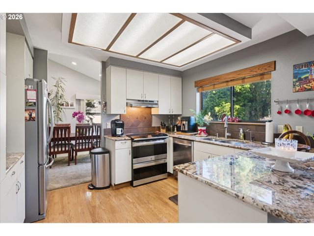 8810 Sw MAVERICK Ter, Beaverton, OR 97008