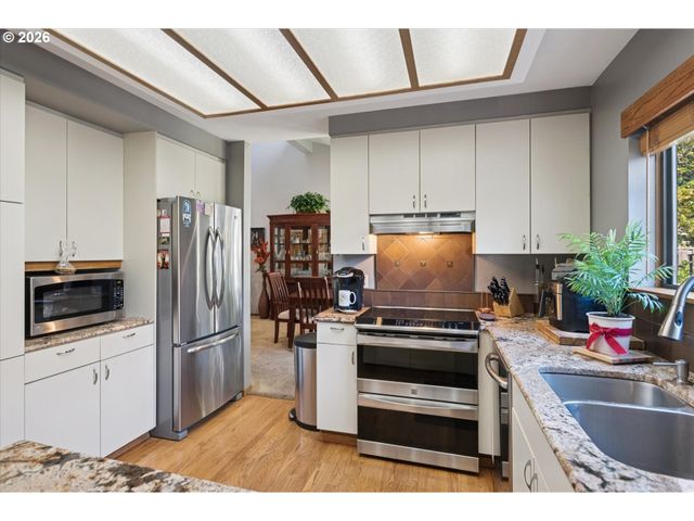 8810 Sw MAVERICK Ter, Beaverton, OR 97008