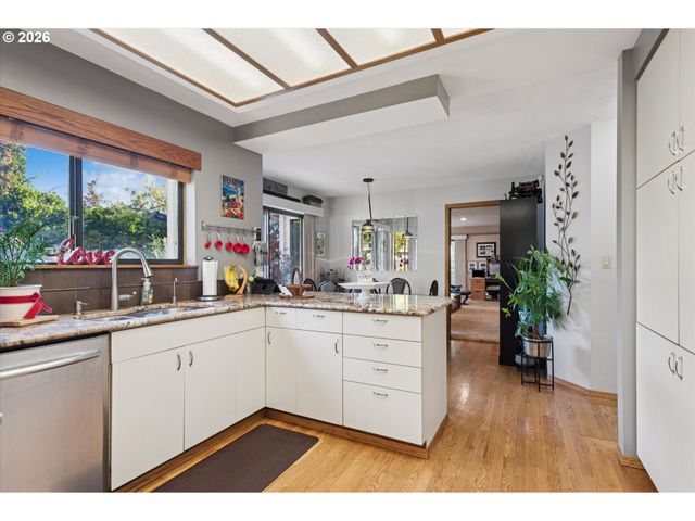 8810 Sw MAVERICK Ter, Beaverton, OR 97008